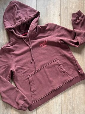Herschel Logo Pullover Hoodie in light burgundy